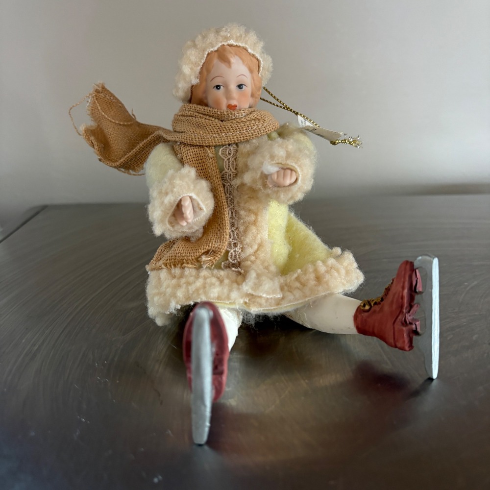 Kurt S Adler Vintage‎ Ice Skating Girl Ornament Porcelain Hand Crafted Winter